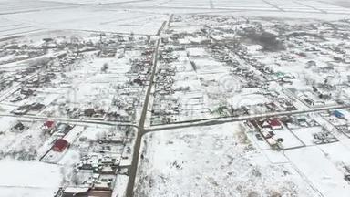 冬季村庄的俯视图.. 农村人居环境积雪.. 村庄里的雪和冬天